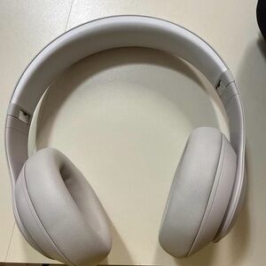 Beats by Dre Over-Ear Headphones - starlight LIKE NEW about 2 months old